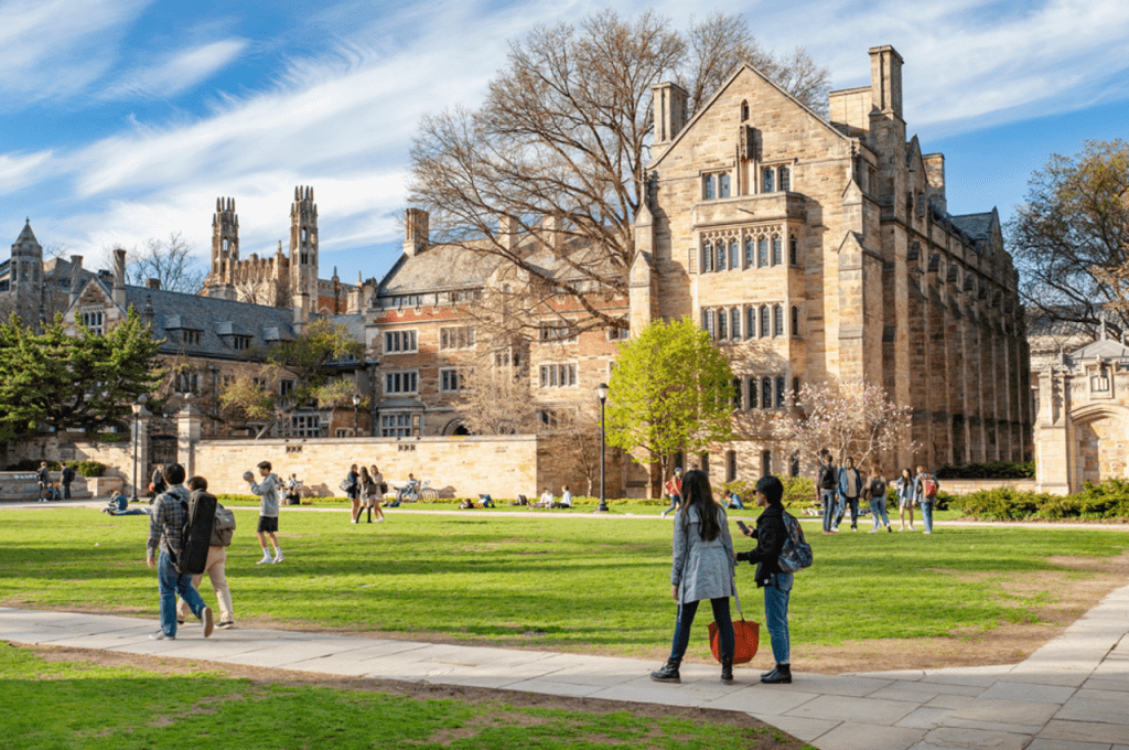 Yale University adalah universitas di Amerika terbaik nomer 17 di dunia.